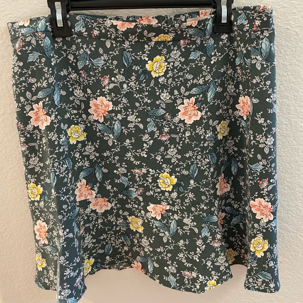 Loft Floral “flippy” skirt